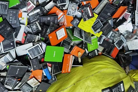 哈尔滨电池片回收厂家|旧电瓶回收多少钱